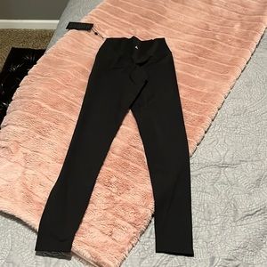 Vitality THE CLOUD PANT
Color MIDNIGHT